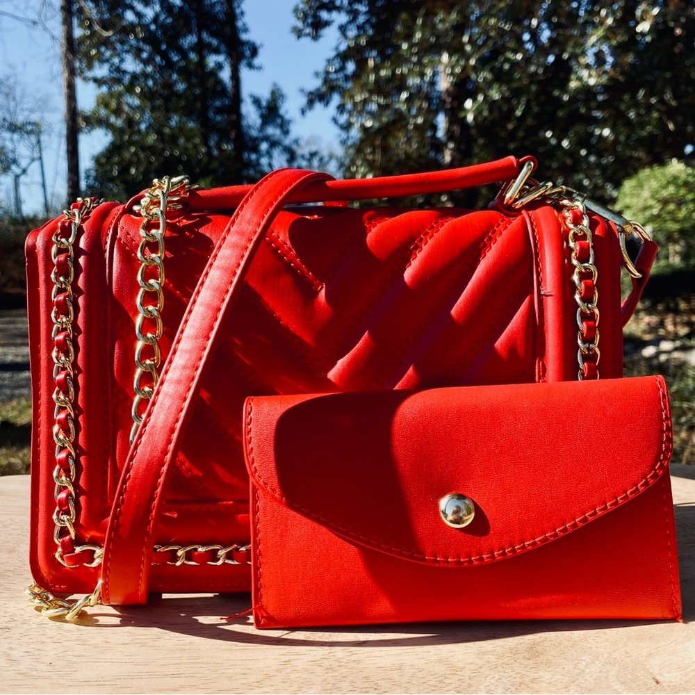 Classic Red Padded Chevron Leather 3 Compartment Handbag w. Gold Chain Crossbody